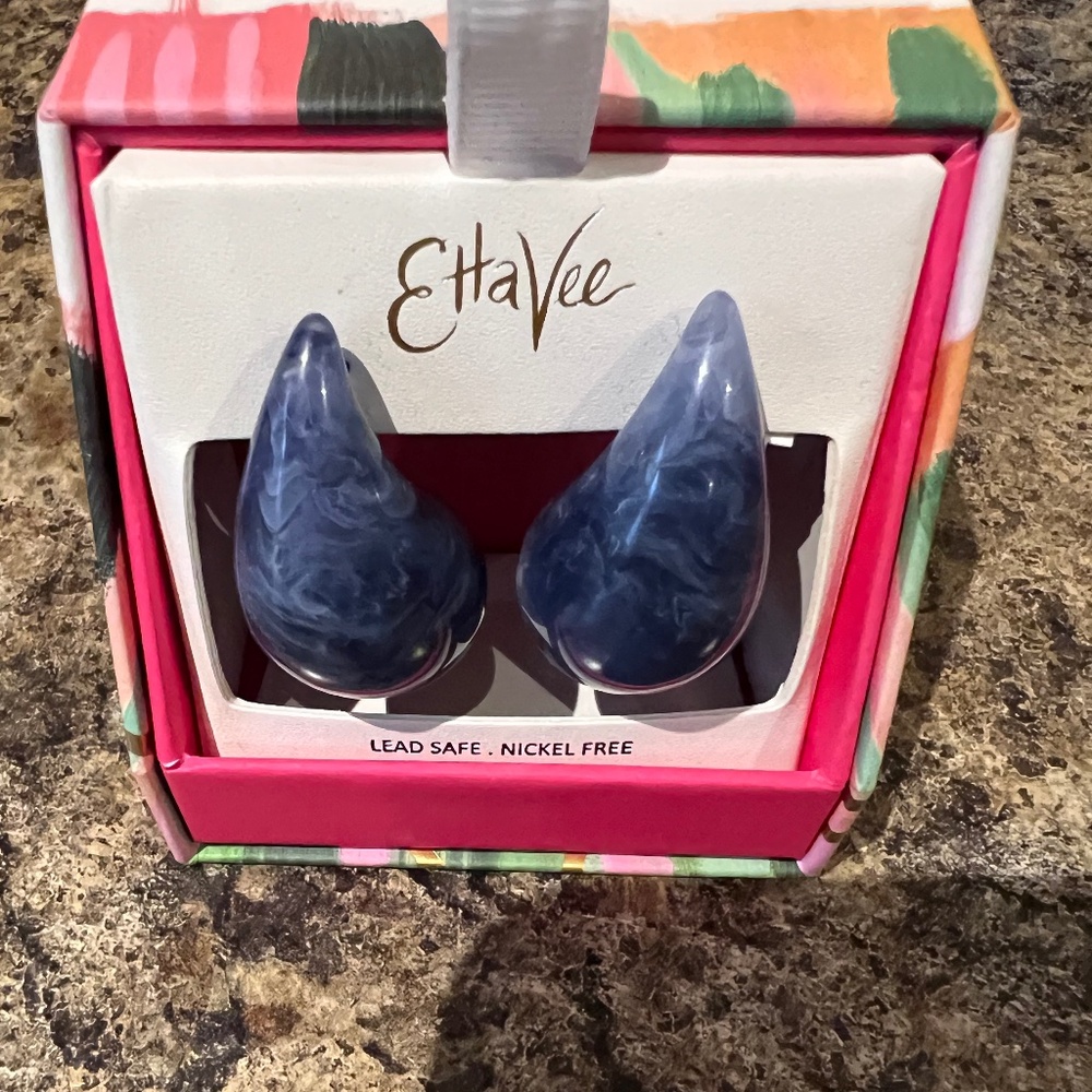 Ettavee earrings